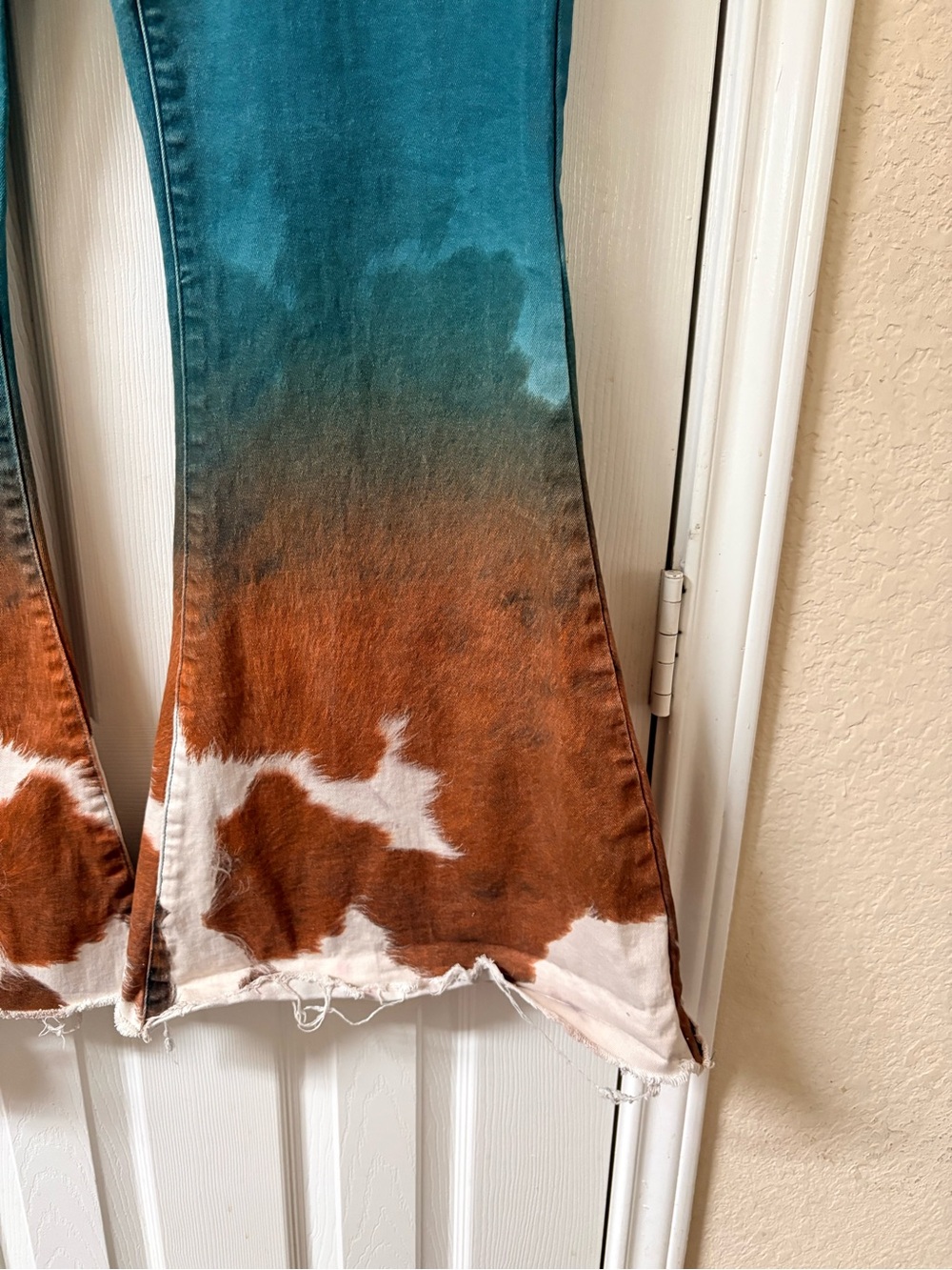 Ranch Dress’n Jade Turquoise Cowhide Print Superflare Stretchy Jeans Size 14 - Picture 4 of 14